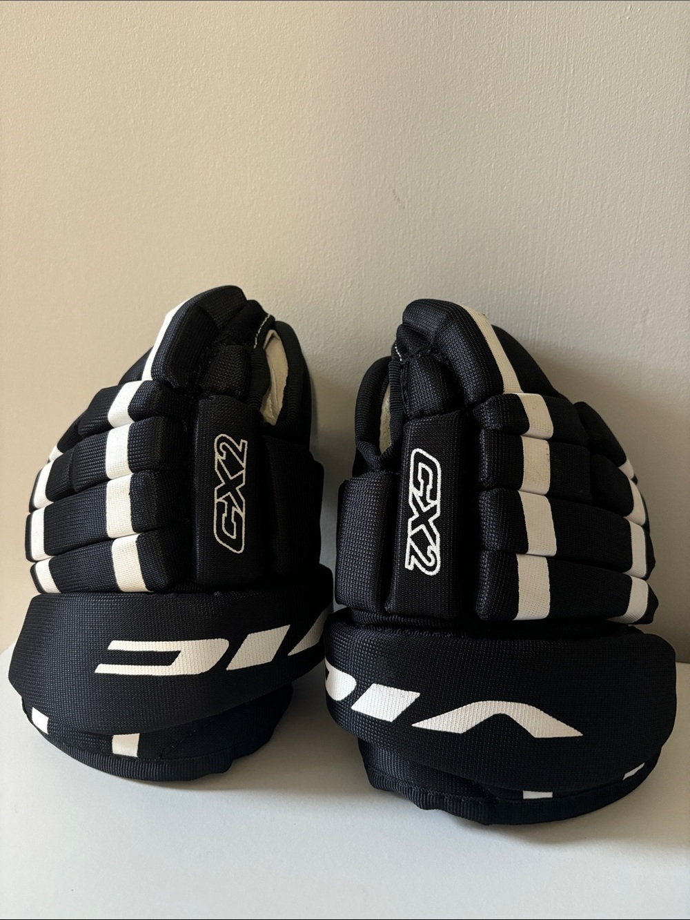 VIC hockey gloves